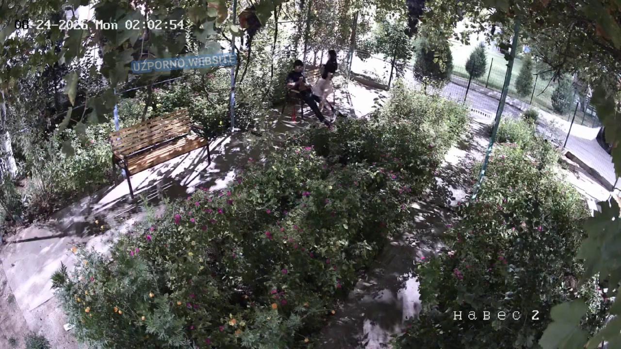 Узбечка села на член парню средь белого дня на улице